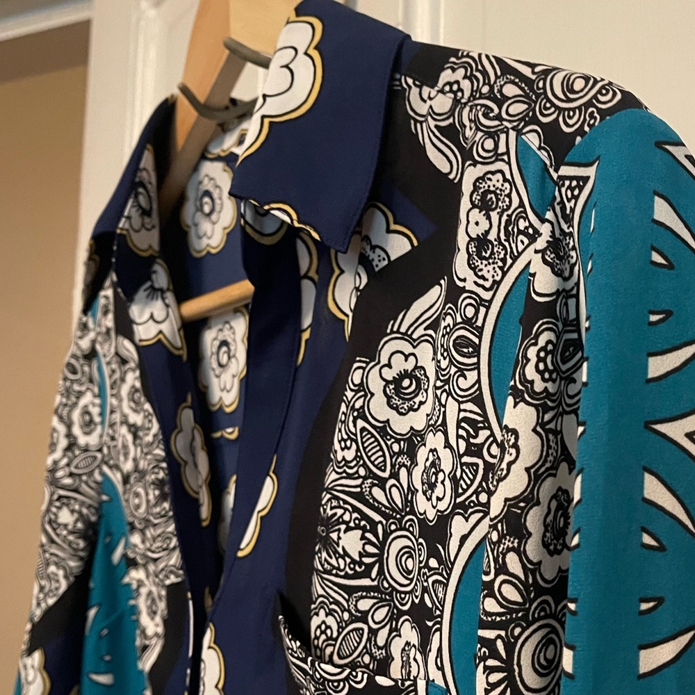 🩵 Unique Portofino Express Blue and Teal Patterned Button Down Shirt
